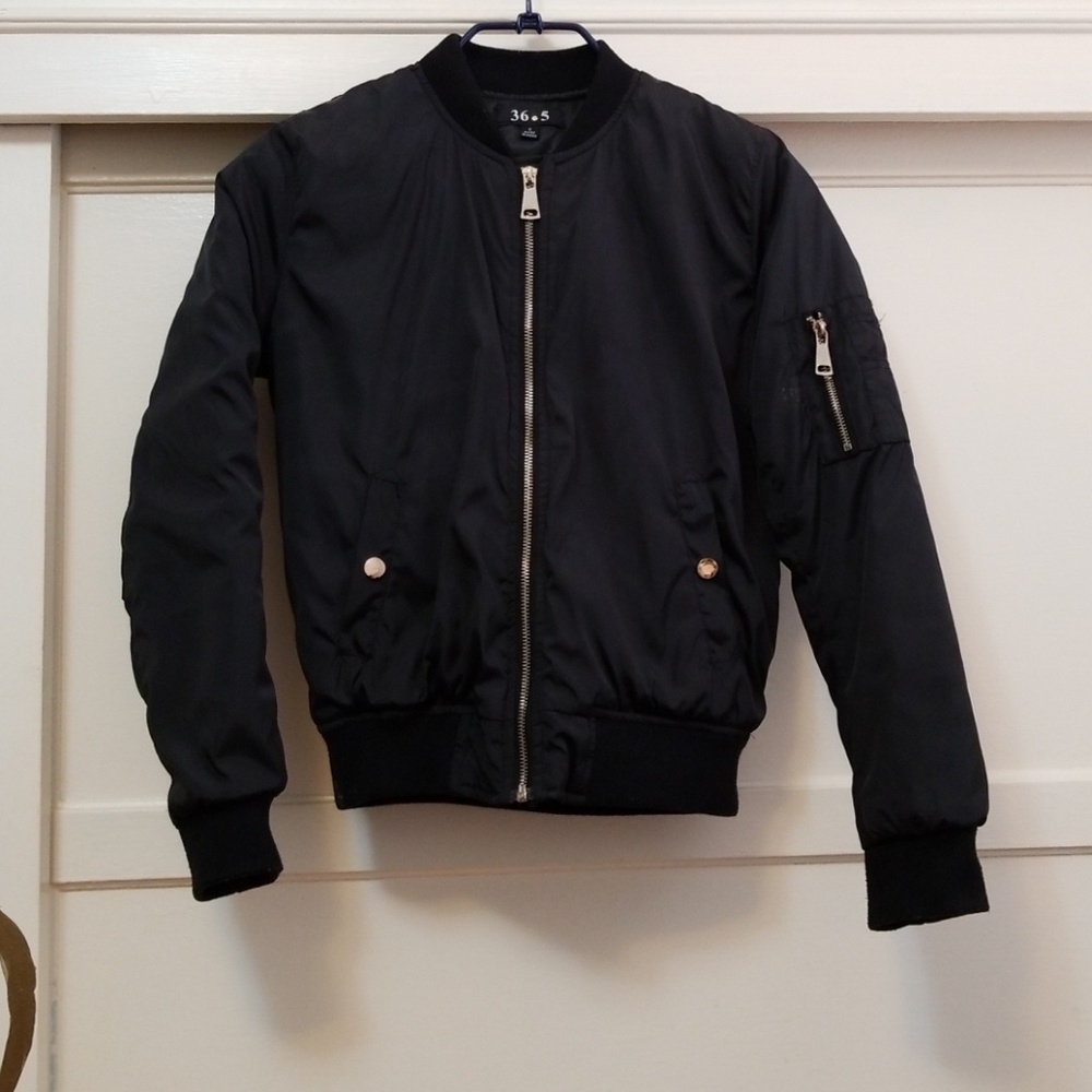 Black bomer jacket